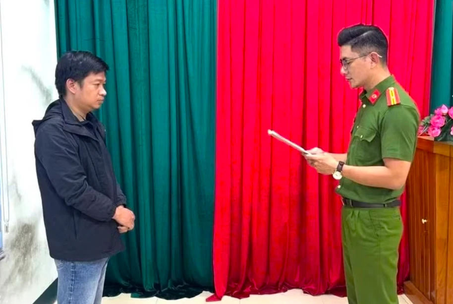 Sản xuất lượng lớn thuốc bảo vệ thực vật giả từ hàng hết hạn Sản xuất lượng lớn thuốc bảo vệ thực vật giả từ hàng hết hạn