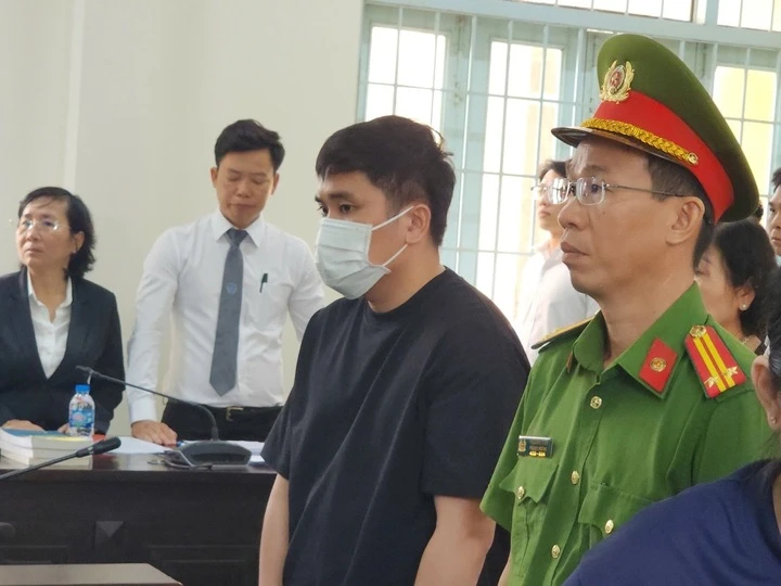 Sáng nay, xét xử tài xế xe tải gây tai nạn khiến nữ sinh ở Vĩnh Long tử vong Sáng nay, xét xử tài xế xe tải gây tai nạn khiến nữ sinh ở Vĩnh Long tử vong