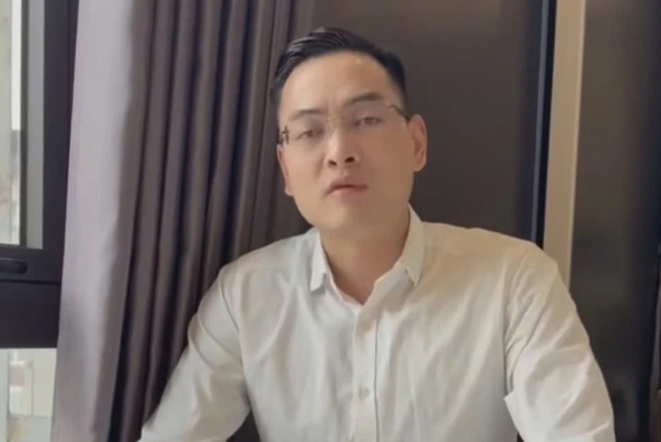 Sau nhiều ngày bị phát lệnh truy tìm, Hồ Văn Khoa lên tiếng sẽ trình diện cơ quan chức năng Sau nhiều ngày bị phát lệnh truy tìm, Hồ Văn Khoa lên tiếng sẽ trình diện cơ quan chức năng