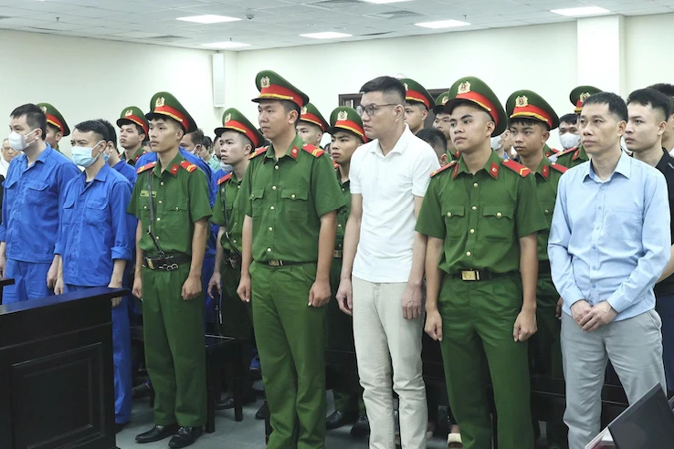 Sếp công ty khai việc 'chi ngoài' cho nữ cựu chi cục trưởng để được 'tạo điều kiện' Sếp công ty khai việc 'chi ngoài' cho nữ cựu chi cục trưởng để được 'tạo điều kiện'
