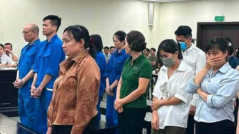 Sếp trong vụ nhận hối lộ ở Sở Y tế Hà Nội khai 'nể lắm' mới cầm tiền