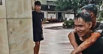 Sét đánh trúng nhà máy, khoảng 2.000 tấn mật tràn ra đường