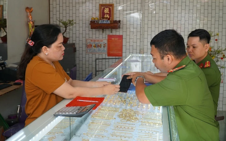 Suýt mất gần 400 triệu đồng khi mua vàng trên mạng xã hội Suýt mất gần 400 triệu đồng khi mua vàng trên mạng xã hội