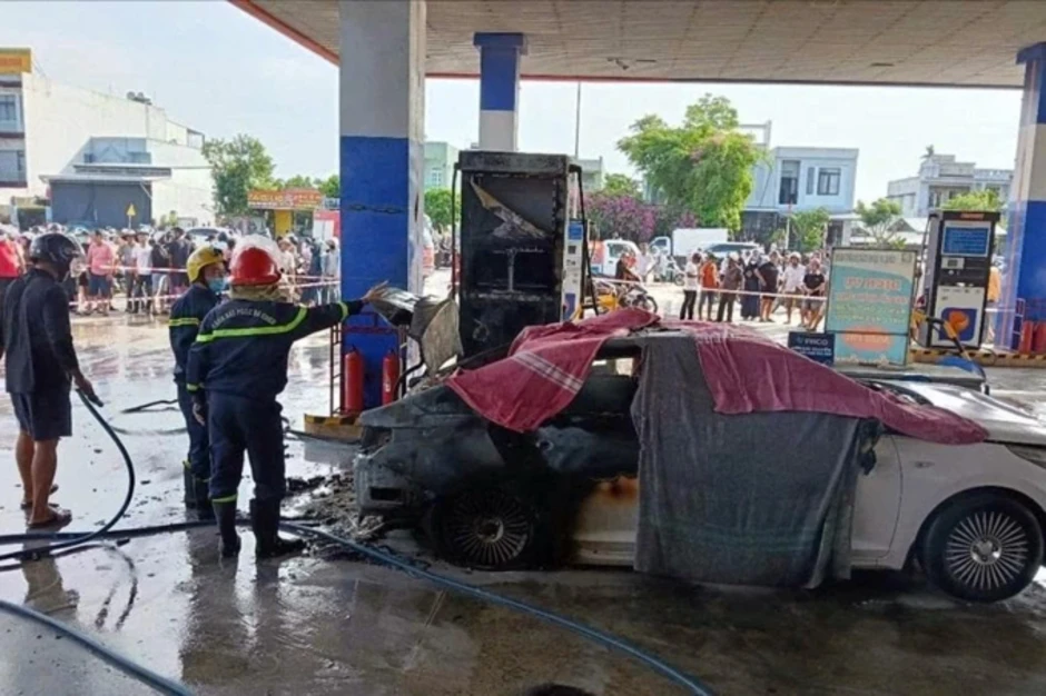 Tài xế bị bắt sau vụ cháy ôtô tại cây xăng khiến hai người chết Tài xế bị bắt sau vụ cháy ôtô tại cây xăng khiến hai người chết