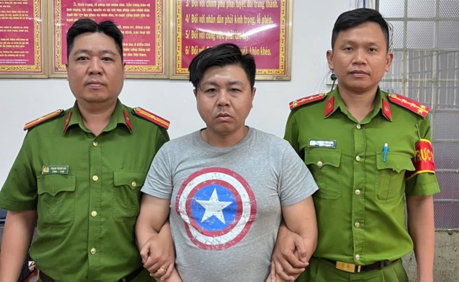 Tài xế đập phá hành lý của khách nữ tại Tân Sơn Nhất bị bắt Tài xế đập phá hành lý của khách nữ tại Tân Sơn Nhất bị bắt