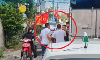 Tài xế đỗ xe giữa đường, đánh người khác nhập viện