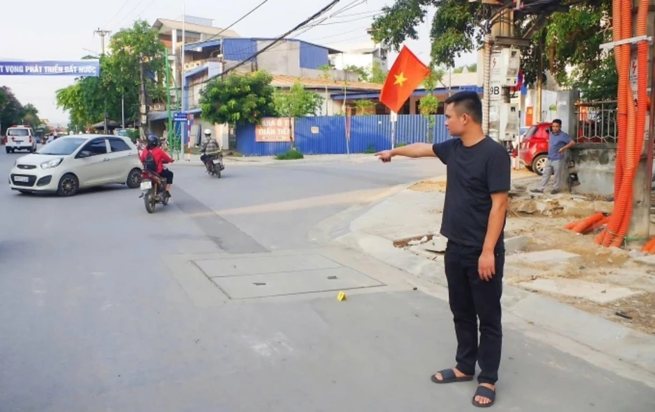 Tài xế mải dùng điện thoại, tông xe làm chết nữ lao công Tài xế mải dùng điện thoại, tông xe làm chết nữ lao công