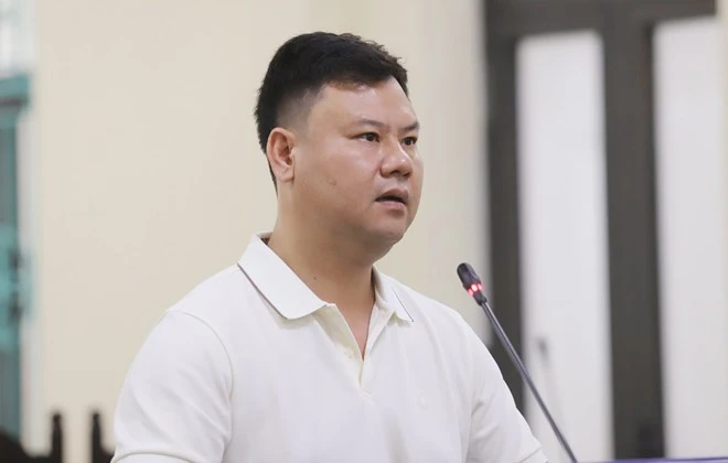 Tài xế Nguyễn Viết Linh trong vụ dùng 2 ô tô "khóa xe đầu đuôi" bị tuyên phạt 50 triệu đồng Tài xế Nguyễn Viết Linh trong vụ dùng 2 ô tô "khóa xe đầu đuôi" bị tuyên phạt 50 triệu đồng