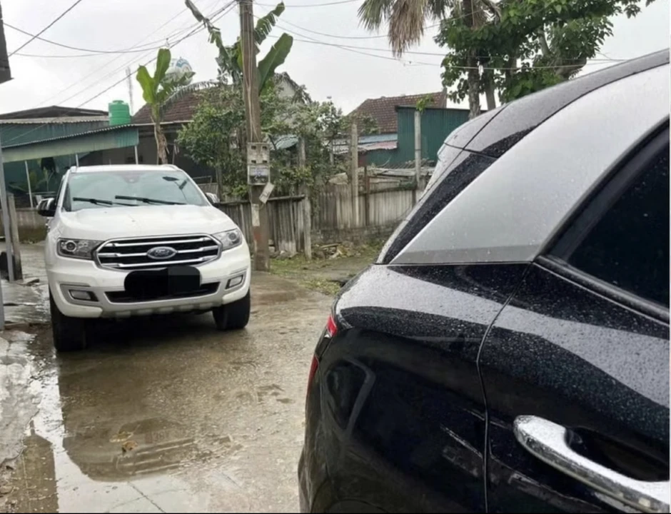 Tài xế Nguyễn Viết Linh trong vụ dùng 2 ô tô "khóa xe đầu đuôi" bị tuyên phạt 50 triệu đồng Tài xế Nguyễn Viết Linh trong vụ dùng 2 ô tô "khóa xe đầu đuôi" bị tuyên phạt 50 triệu đồng