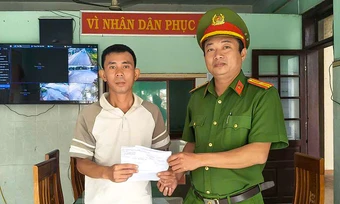 Tài xế taxi trả lại 1,2 tỷ đồng khách chuyển nhầm