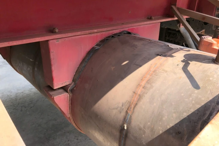 Tài xế tinh vi chế thùng sắt dưới rơ moóc để 'chuyển lậu' dầu diesel sang Lào Tài xế tinh vi chế thùng sắt dưới rơ moóc để 'chuyển lậu' dầu diesel sang Lào