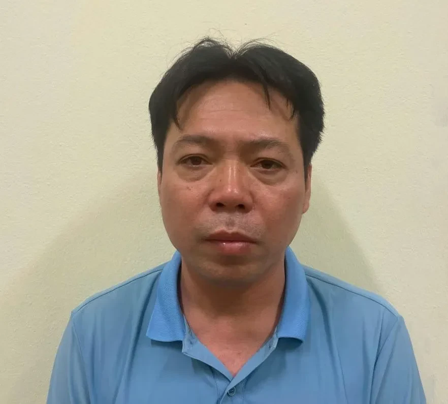 Tài xế vừa lái xe, vừa “buôn chuyện” điện thoại gây tai nạn làm 2 người tử vong Tài xế vừa lái xe, vừa “buôn chuyện” điện thoại gây tai nạn làm 2 người tử vong