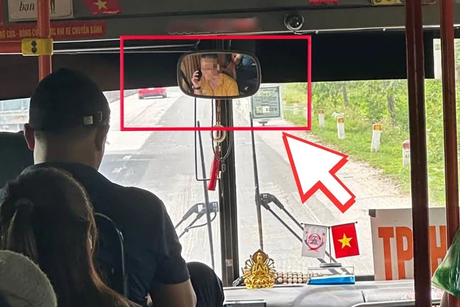 Tài xế xe buýt vừa lái vừa dùng điện thoại bị phạt 5 triệu đồng