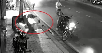 Tài xế xe công nghệ đánh dã man nam thanh niên vì... ghen