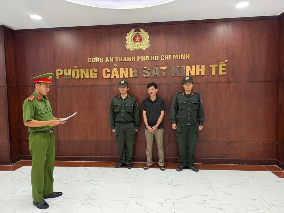 Tạm giam giám đốc công ty làm giả giấy phép xây dựng chiếm đoạt 22 tỉ Tạm giam giám đốc công ty làm giả giấy phép xây dựng chiếm đoạt 22 tỉ
