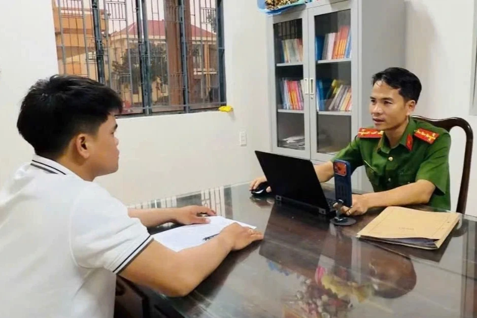 Tạm giam người đàn ông đánh con gái của nhân tình ở Đồng Nai Tạm giam người đàn ông đánh con gái của nhân tình ở Đồng Nai