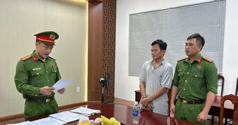 Tạm giam tài xế xe tải vượt ẩu khiến 2 người tử vong ở Đắk Lắk