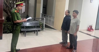 Tạm giữ 2 người đàn ông giở trò đồi bại với cháu bé 13 tuổi