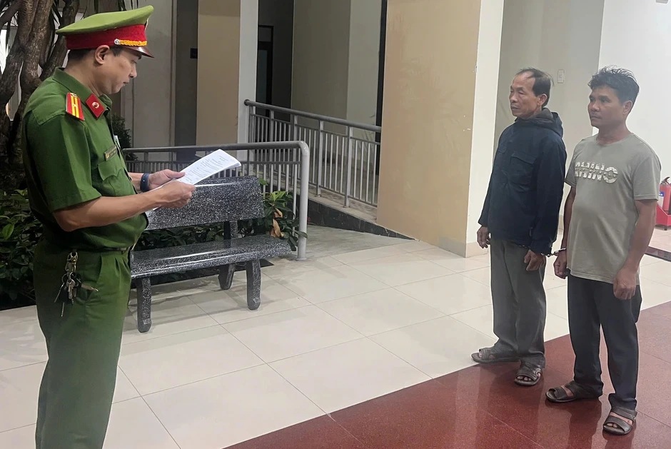 Tạm giữ 2 người đàn ông xâm hại tình dục bé gái 13 tuổi ở Đà Nẵng Tạm giữ 2 người đàn ông xâm hại tình dục bé gái 13 tuổi ở Đà Nẵng