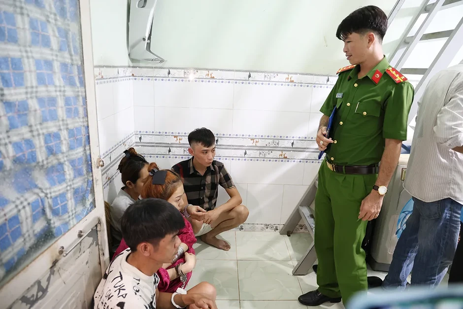 Tạm giữ 3 đối tượng liên quan đường dây mua bán, tổ chức sử dụng ma túy ở Phú Quốc Tạm giữ 3 đối tượng liên quan đường dây mua bán, tổ chức sử dụng ma túy ở Phú Quốc