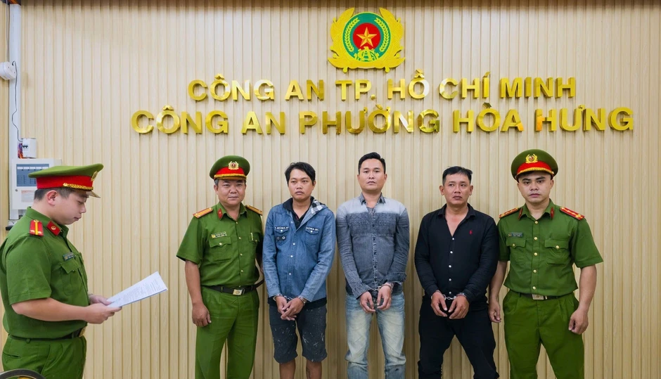 Tạm giữ 3 người đập phá quán cơm ở TPHCM Tạm giữ 3 người đập phá quán cơm ở TPHCM