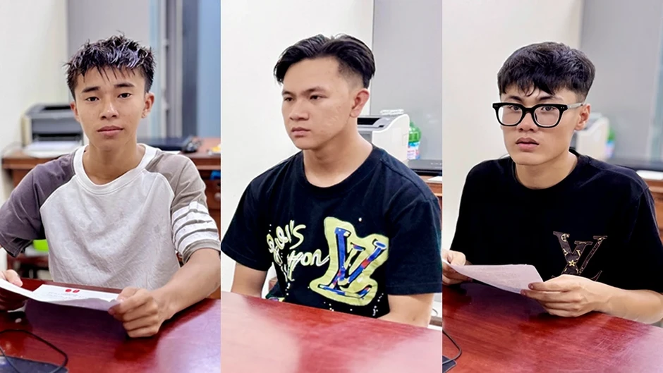 Tạm giữ 3 thanh niên mang hung khí đi gây rối ở phường Long Xuyên Tạm giữ 3 thanh niên mang hung khí đi gây rối ở phường Long Xuyên