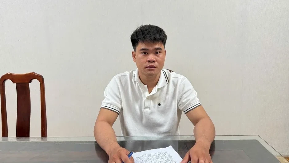 Tạm giữ đối tượng bạo hành con gái 11 tuổi của người tình Tạm giữ đối tượng bạo hành con gái 11 tuổi của người tình