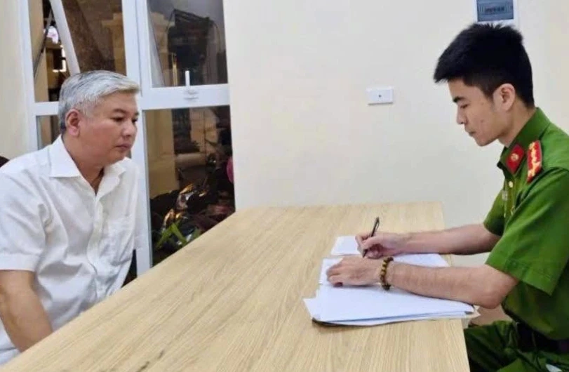 Tạm giữ đối tượng lái xe có nồng độ cồn, hành hung tài xế khác ở Hà Nội Tạm giữ đối tượng lái xe có nồng độ cồn, hành hung tài xế khác ở Hà Nội