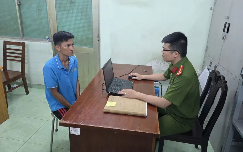 Tạm giữ đối tượng nhiều lần bạo hành con riêng của vợ tại TP Hồ Chí Minh Tạm giữ đối tượng nhiều lần bạo hành con riêng của vợ tại TP Hồ Chí Minh