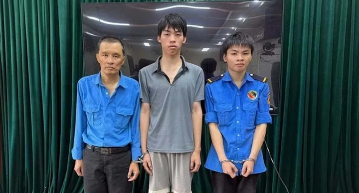 Tạm giữ hình sự 3 bảo vệ đánh tài xế vì thắc mắc phí gửi xe ở Hà Nội Tạm giữ hình sự 3 bảo vệ đánh tài xế vì thắc mắc phí gửi xe ở Hà Nội