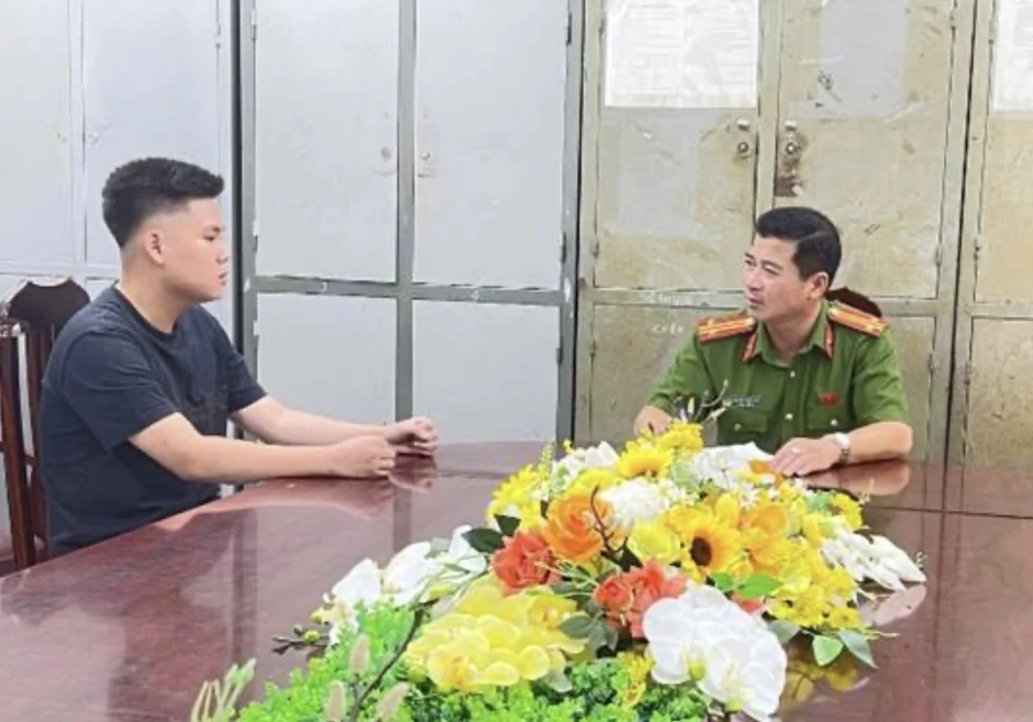 Tạm giữ hình sự nam thanh niên đánh bạn gái giữa đêm ở Hà Nội Tạm giữ hình sự nam thanh niên đánh bạn gái giữa đêm ở Hà Nội