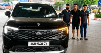 Tạm giữ hình sự tài xế lái ô tô đẩy CSGT rồi bỏ chạy ở Hà Nội