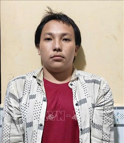 Tạm giữ kẻ tưới xăng đốt người Tạm giữ kẻ tưới xăng đốt người