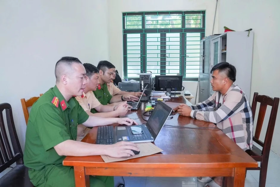 Tạm giữ lái xe tải "thông chốt" Cảnh sát giao thông ở Phú Thọ Tạm giữ lái xe tải "thông chốt" Cảnh sát giao thông ở Phú Thọ