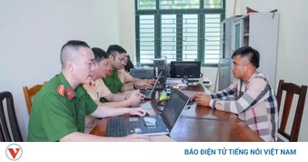 Tạm giữ lái xe tải "thông chốt" Cảnh sát giao thông ở Phú Thọ