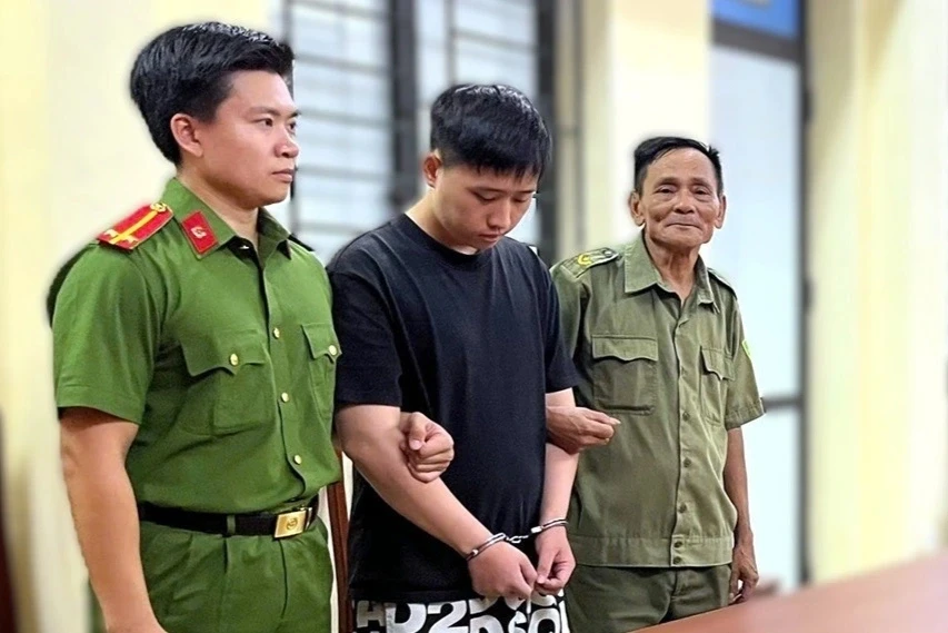 Tạm giữ nam thanh niên vẽ dự án "nhặt xu TikTok" để lừa đảo Tạm giữ nam thanh niên vẽ dự án "nhặt xu TikTok" để lừa đảo