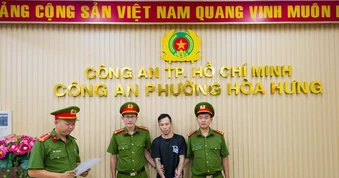Tạm giữ nhân viên quán ốc dùng ghế nhựa đánh shipper tại TP.HCM