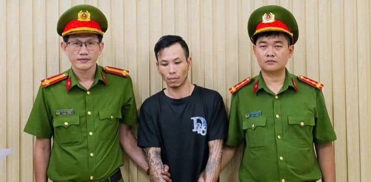 Tạm giữ nhân viên quán ốc ở phường Hòa Hưng đánh shipper bằng ghế nhựa Tạm giữ nhân viên quán ốc ở phường Hòa Hưng đánh shipper bằng ghế nhựa