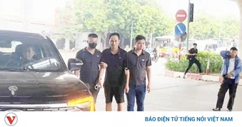 Tạm giữ tài xế húc vào cảnh sát giao thông