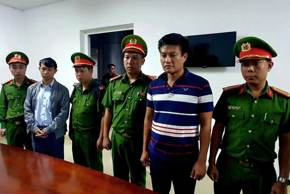 Tạm hoãn phiên tòa xét xử vụ máy hỏng vẫn kê khai tán sỏi 255 ca Tạm hoãn phiên tòa xét xử vụ máy hỏng vẫn kê khai tán sỏi 255 ca