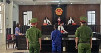Tạm hoãn phiên xét xử giám đốc công ty tổ chức show "Về đây bốn cánh chim trời"