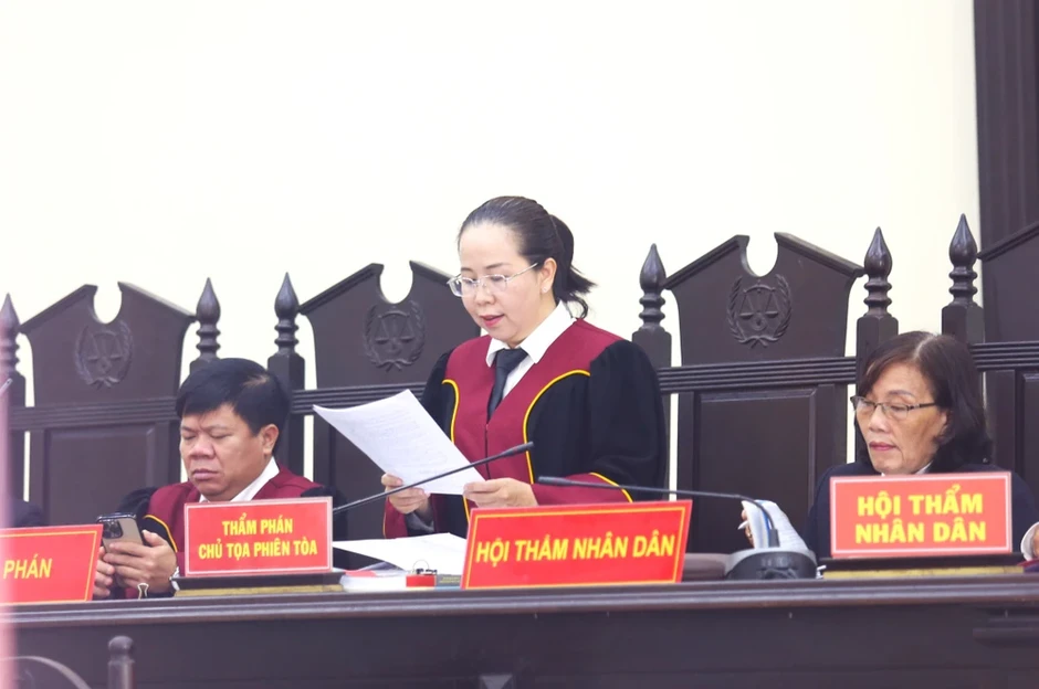 Tấn công hàng xóm bằng cây xiên gạo, lãnh án 10 năm tù Tấn công hàng xóm bằng cây xiên gạo, lãnh án 10 năm tù