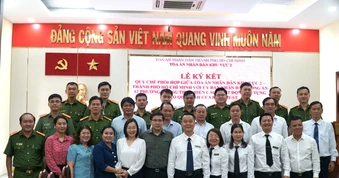 TAND khu vực 2 - TP.HCM ký quy chế phối hợp với UBND và công an 12 phường