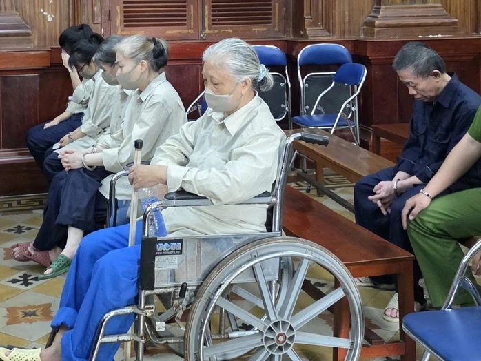 TAND TPHCM khai mạc phiên xét xử vụ án lừa đảo, vi phạm cho vay: 9 bị cáo hầu tòa TAND TPHCM khai mạc phiên xét xử vụ án lừa đảo, vi phạm cho vay: 9 bị cáo hầu tòa