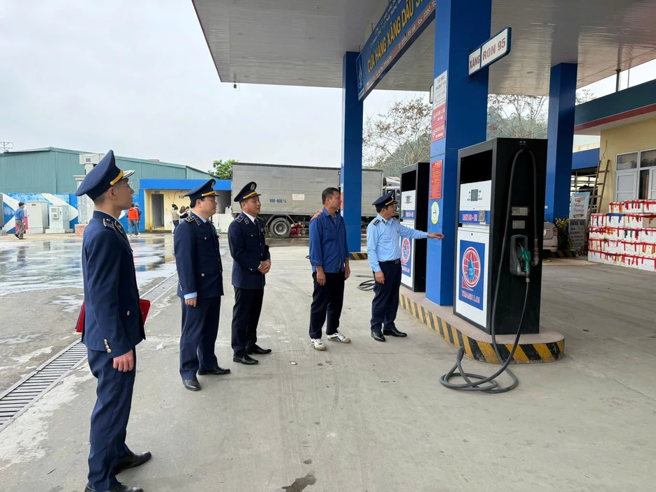Tăng cường kiểm tra việc kinh doanh xăng dầu, ngăn chặn găm hàng, tăng giá Tăng cường kiểm tra việc kinh doanh xăng dầu, ngăn chặn găm hàng, tăng giá