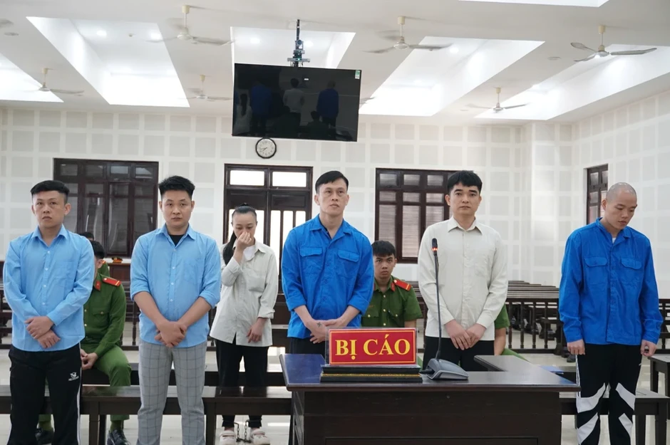 Tạo web đầu tư chứng khoán ảo rồi đánh sập, chiếm đoạt hàng chục tỉ đồng Tạo web đầu tư chứng khoán ảo rồi đánh sập, chiếm đoạt hàng chục tỉ đồng