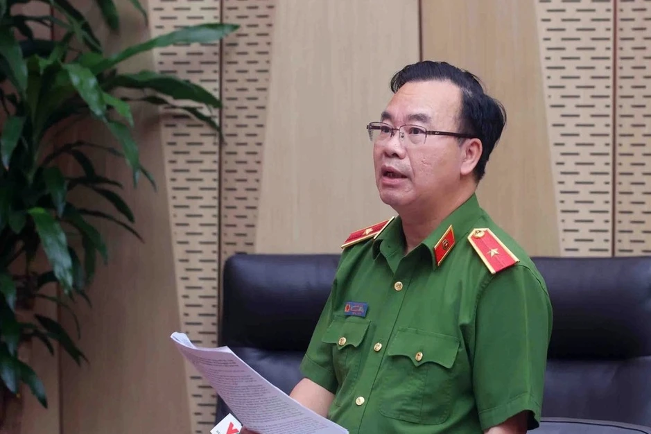 Tập trung điều tra hành vi sản xuất, buôn bán hàng giả của Hoàng Hường Tập trung điều tra hành vi sản xuất, buôn bán hàng giả của Hoàng Hường