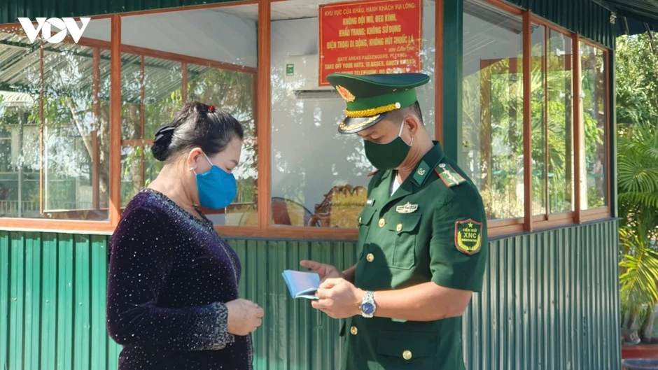 Tây Ninh cảnh báo bẫy "việc nhẹ lương cao" ở Campuchia Tây Ninh cảnh báo bẫy "việc nhẹ lương cao" ở Campuchia