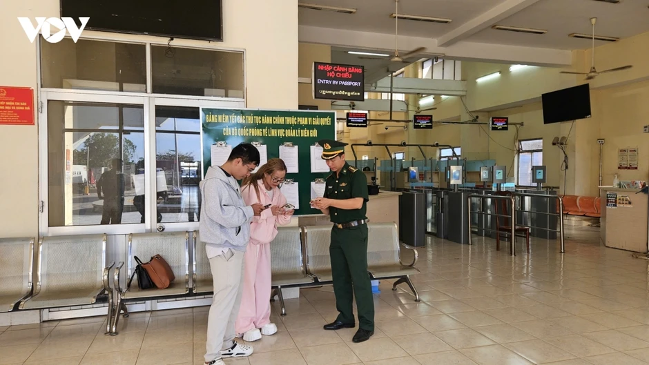 Tây Ninh cảnh báo bẫy "việc nhẹ lương cao" ở Campuchia Tây Ninh cảnh báo bẫy "việc nhẹ lương cao" ở Campuchia