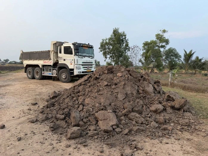 Tây Ninh điều tra khai thác đất ruộng trái phép quy mô lớn , hàng trăm triệu đồng thu lợi Tây Ninh điều tra khai thác đất ruộng trái phép quy mô lớn , hàng trăm triệu đồng thu lợi